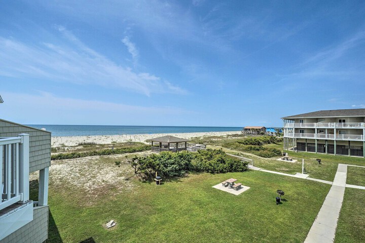 Oak Island Beachfront Condo w / Community Pool