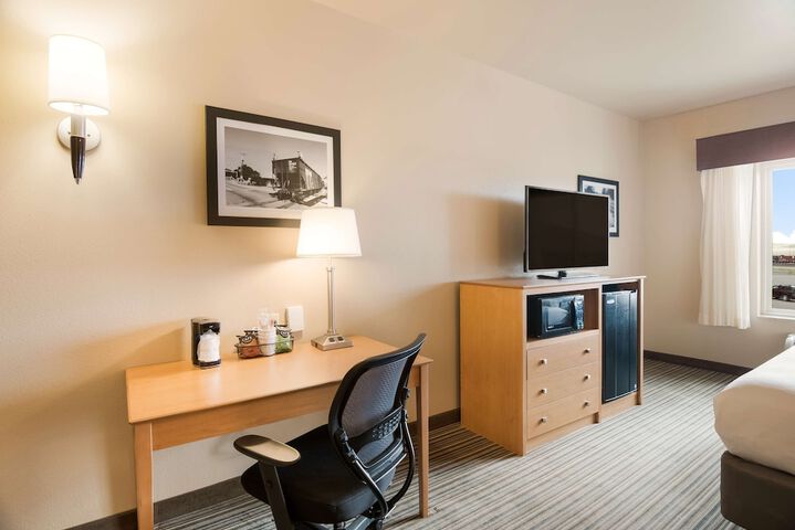 Room 10 of 28