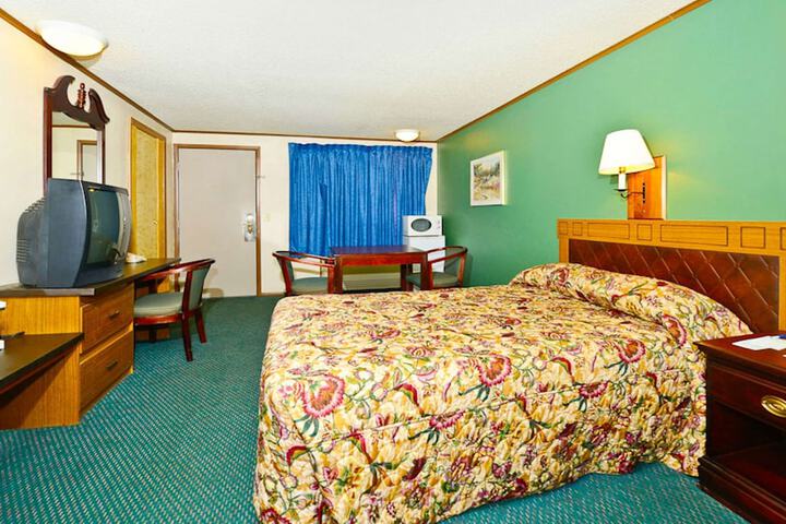 Room 23 of 28