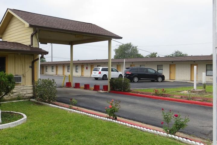 Hotel 4 of 13