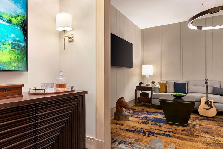 Lounge 109 of 130