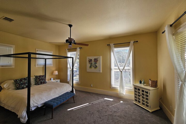 Room 300 of 353