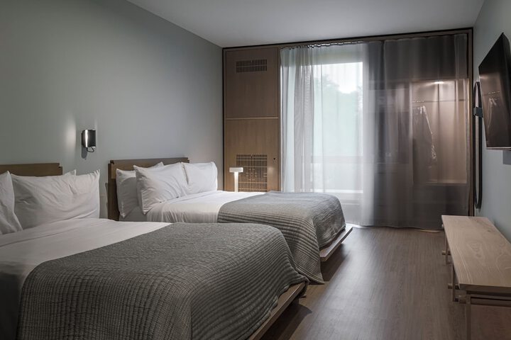Stonebreaker Hotel