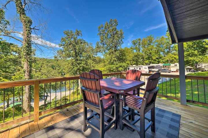 Rustic Dog-friendly Cabin w / Deck & Fire Pit!