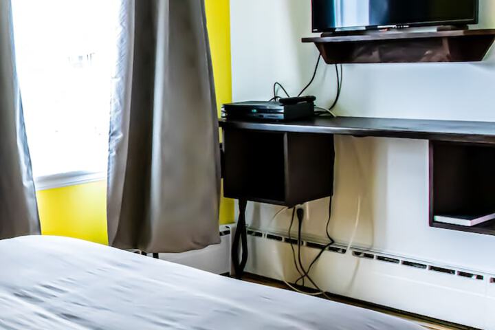 Room 6 of 16