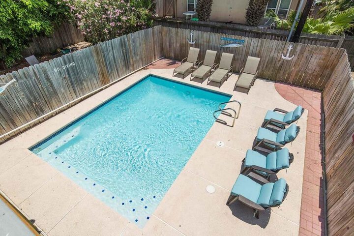 TREASURE ISLAND TOWNHOUSE