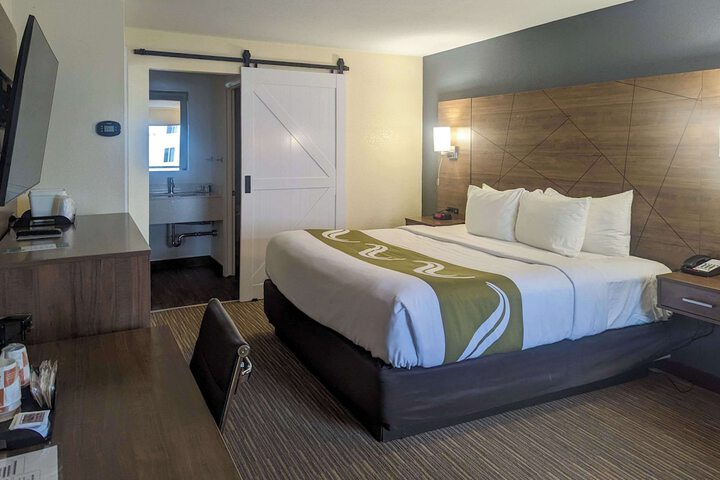 Room 6 of 50