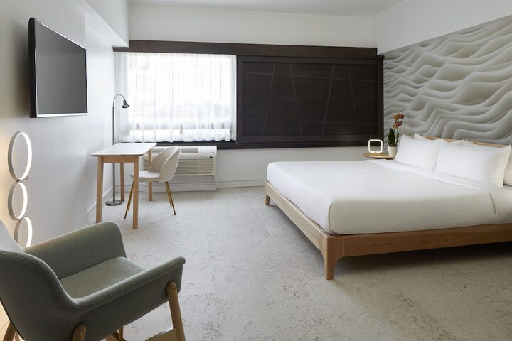 Room 33 of 48