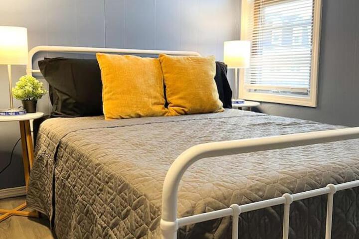 Spacious 3 Bedroom with 7 beds plus Sleeps up to 10