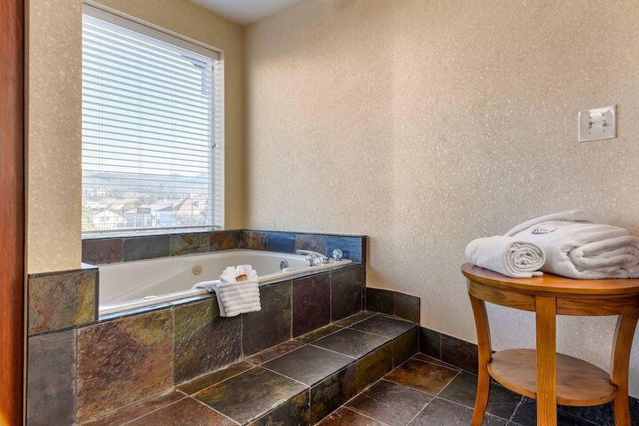 Kathryn Riverfront Inn an Ascend Collection Hotel