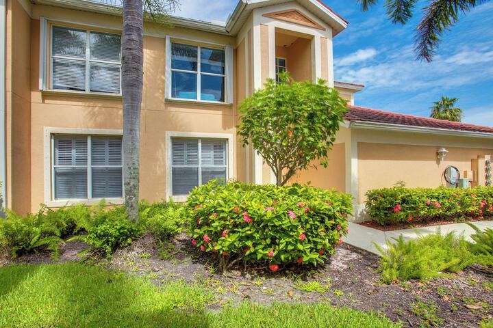 3 Mi to Dtwn Fort Myers: Condo w / Pool & Hot Tub