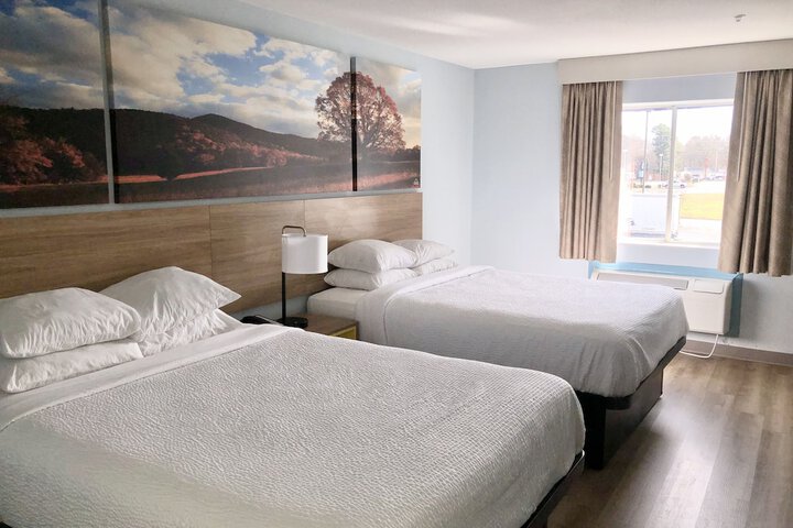 Room 8 of 28