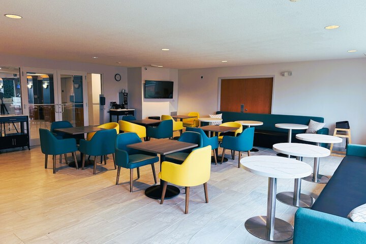 Comfort Inn & Suites Sheboygan I-43