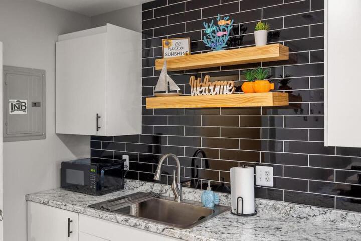 Lakeside Bliss 2BR 1BA with All Modern Comforts