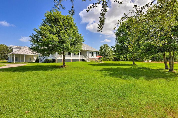 Bright Waveland Home - Walk to Beach Access!