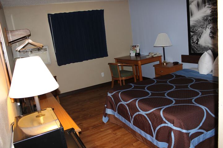 Room 28 of 32