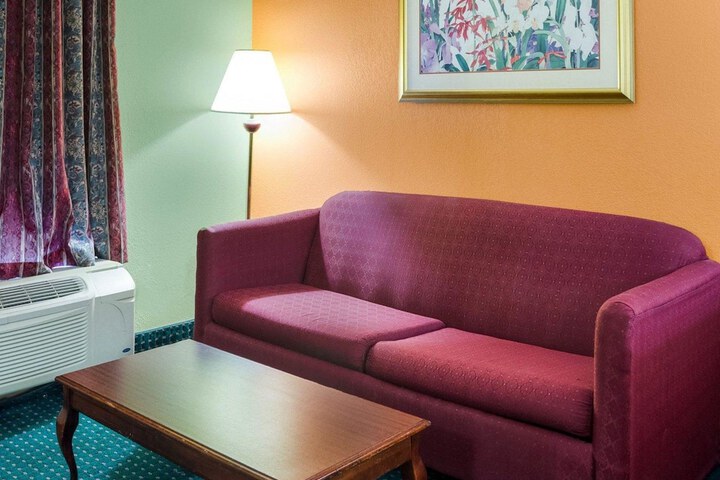 Econo Lodge Canton I-55