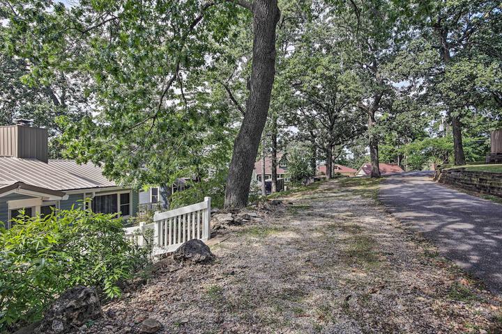 Dock Deck & Boat Slip: Lakefront Eucha Home
