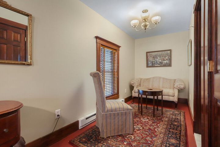 Room 11 of 30