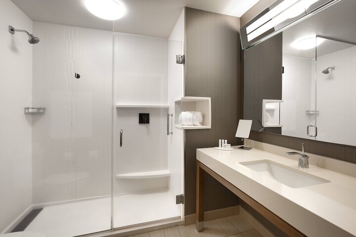 Room 14 of 36