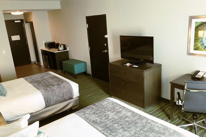 Room 32 of 84