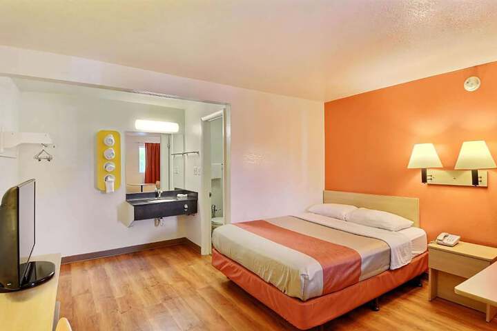 Room 15 of 22