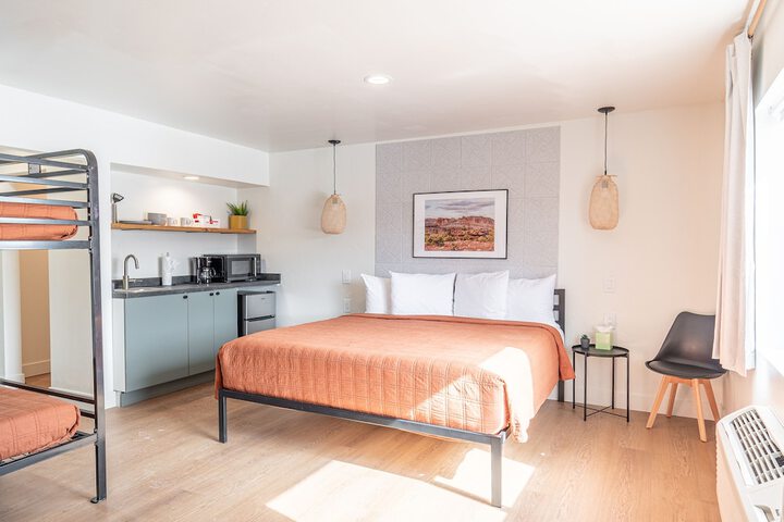 Room 47 of 120