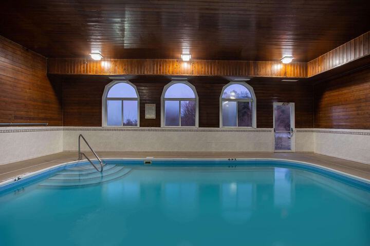 Pool 10 of 49