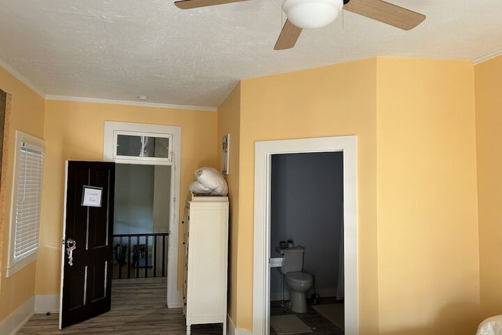 Room 12 of 27
