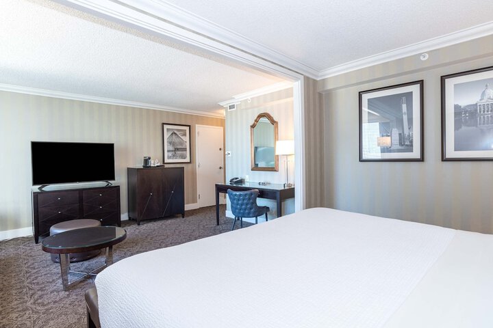 Sandman Signature Edmonton Downtown Hotel