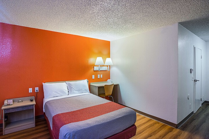 Room 16 of 34