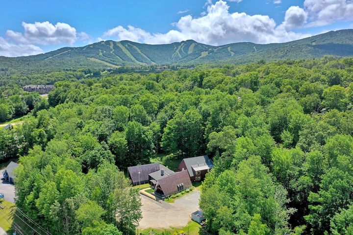The Birch Ridge: Family Room #11 - Queen / bunkbed Suite in Killington Vermont 1 Bedroom Home