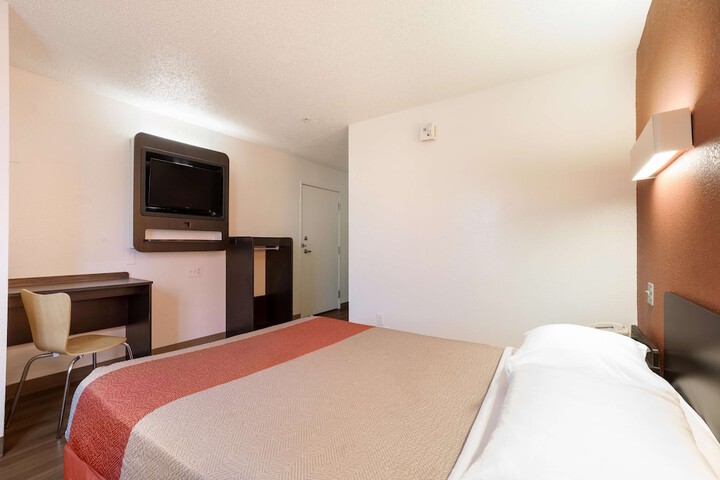 Room 32 of 34
