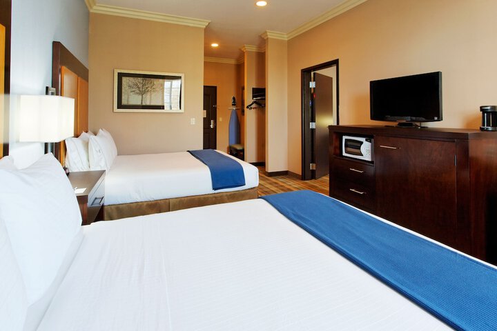 Room 9 of 37