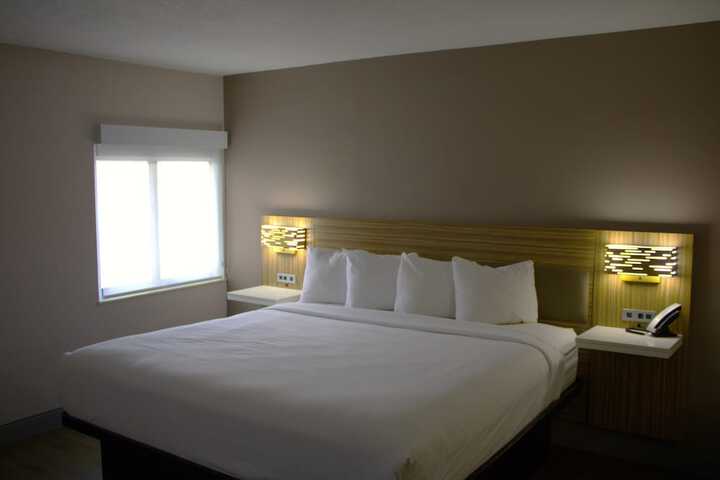 Room 17 of 24