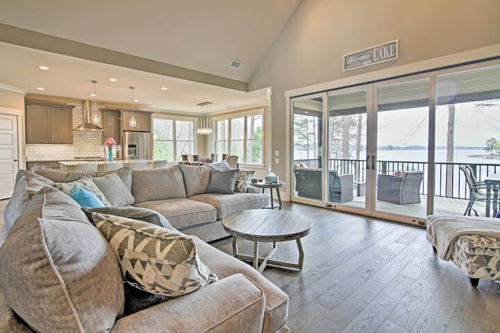 Lake Keowee Home With Balcony & Boat Dock!