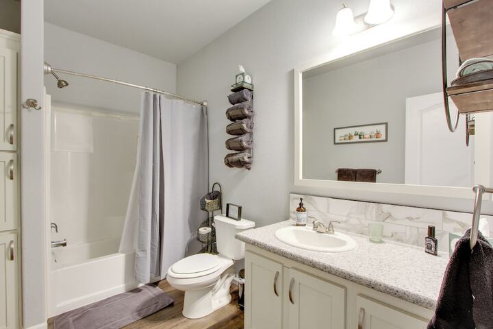 the Hub La Pine Vacation Rental - Dog Friendly!