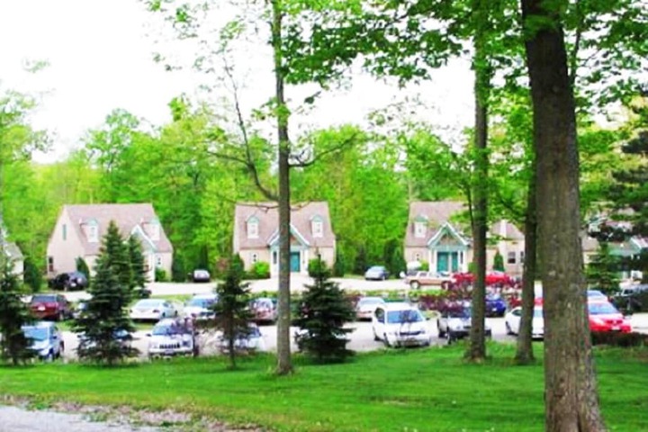 Spruce Hill Inn and Cottages