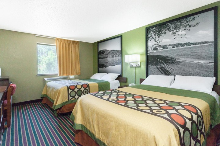 Room 10 of 18