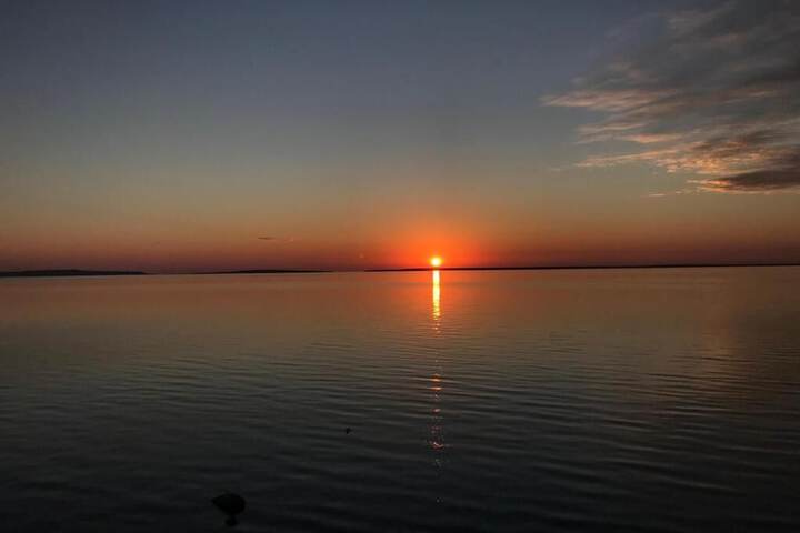 Mackinaw Beach & Bay Inn & Suites