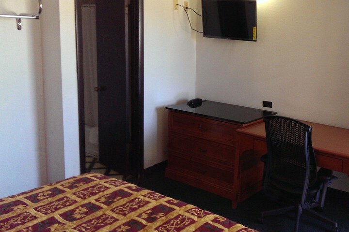 Room 16 of 18