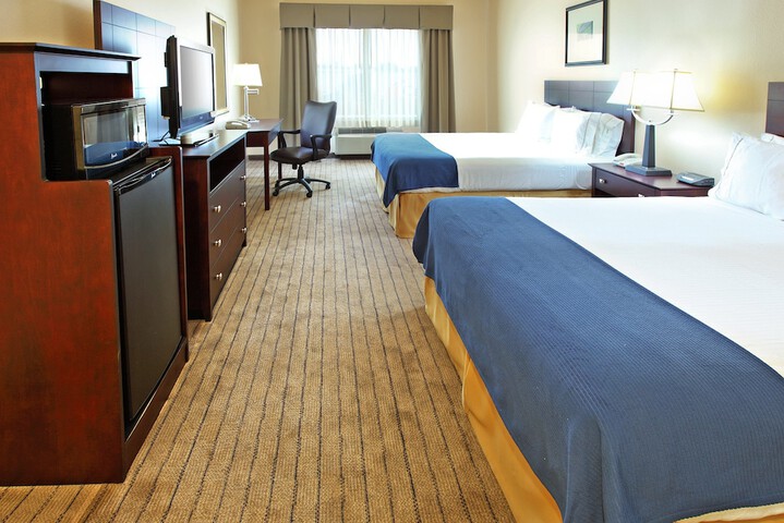 Holiday Inn Express & Suites Marshall by IHG