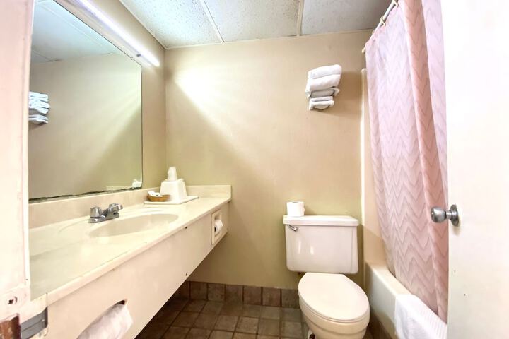 Room 7 of 10