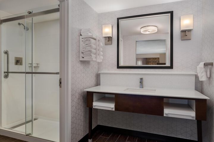 Hampton Inn & Suites Rockville Centre