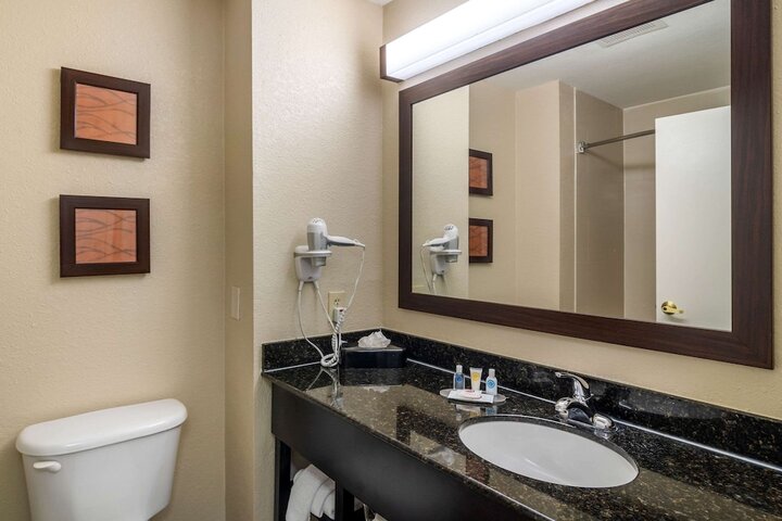 Room 32 of 51