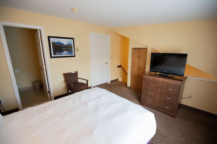 Room 52 of 67