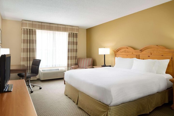 Country Inn & Suites by Radisson Grinnell, IA