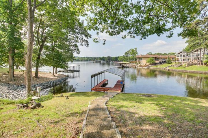 Private Pool: Lakefront Home in Hot Springs!