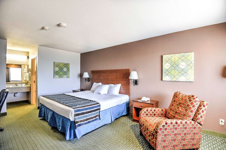 Room 17 of 28