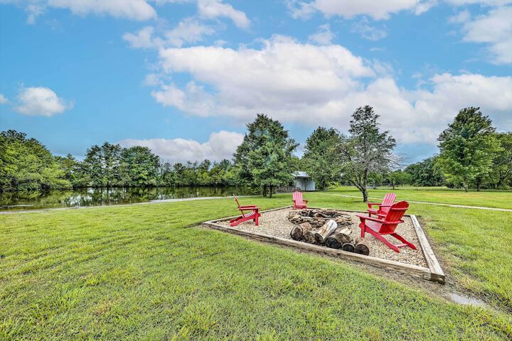 Waterfront Missouri Escape w / Private Pond & Dock!